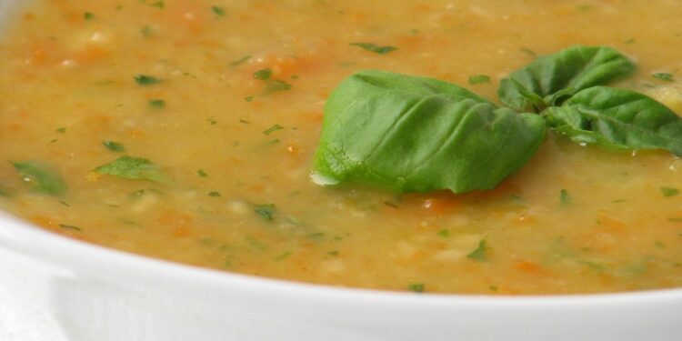 “Spicy Oyster-Artichoke Soup: A Luxurious Bowl of Flavor and Iron-Rich Goodness